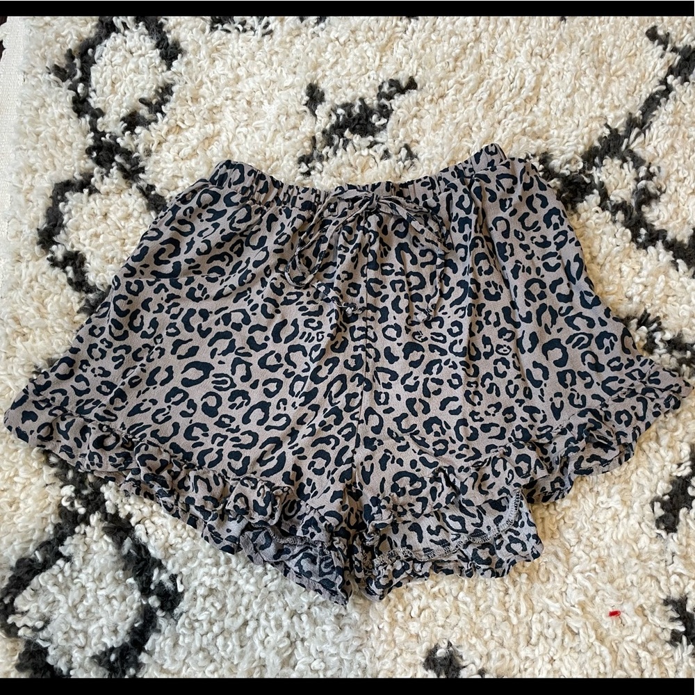 Leopard shorts from American Eagle - XS 💕